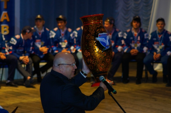 "Чайка" торжественно закрыла хоккейный сезон