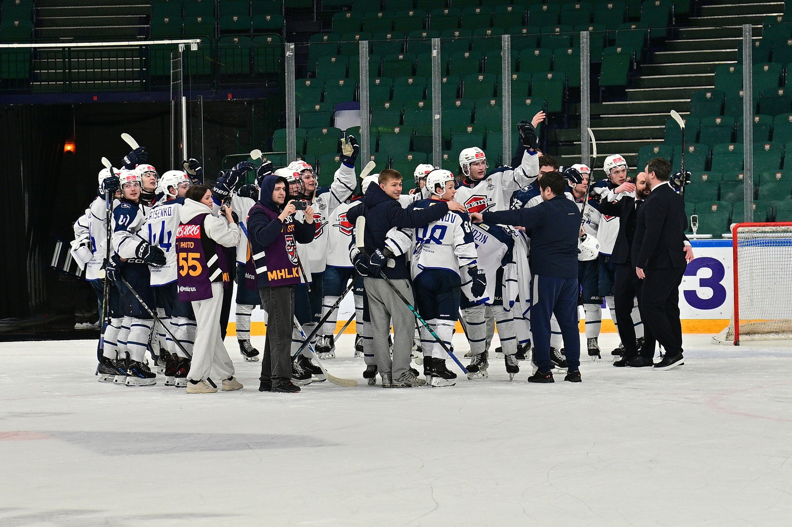 «Чайка» — во втором раунде плей-офф МХЛ!